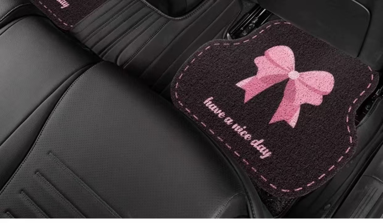 Car mat wire ring main driving cartoon anti-dirty anti-skid full set of all-car four-season universal foot mat wholesale