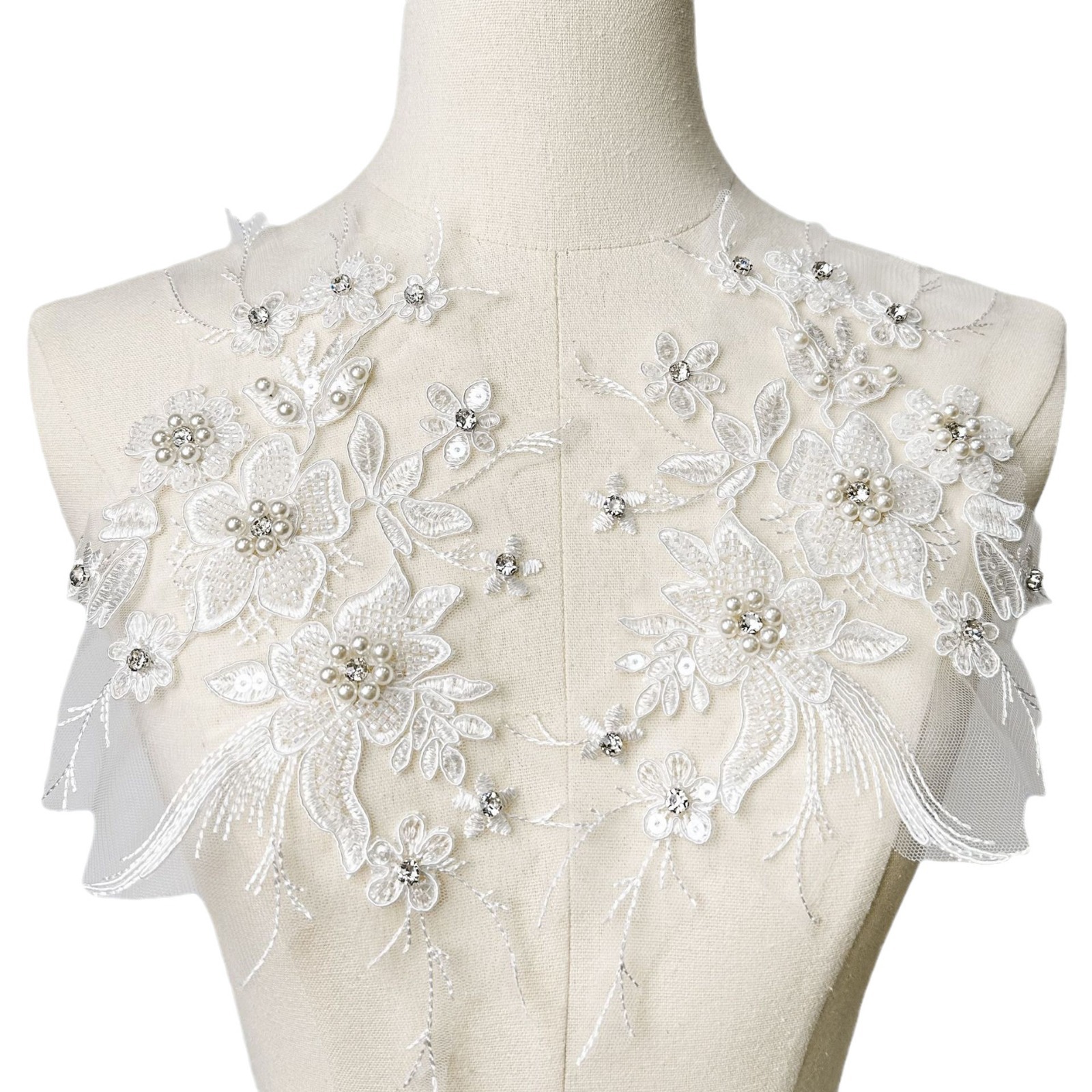 Flor blanca estereoscópica bordada de perlas en flor pegatinas de tela vestido de boda vestido de espectáculo vestido de decoración accesorios de calcomanías