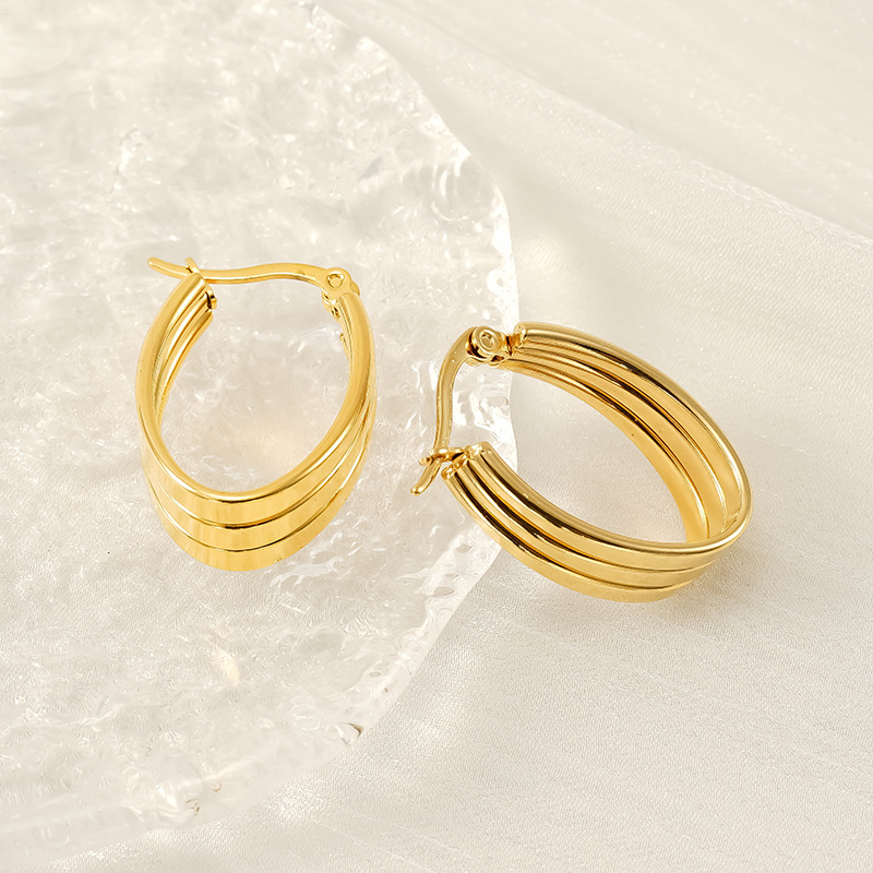 Acero inoxidable color oro anillo de color transfronterizo estilo europeo y americano simple pendientes de moda joyas versátiles acero de titanio chapado 18k pendientes de oro