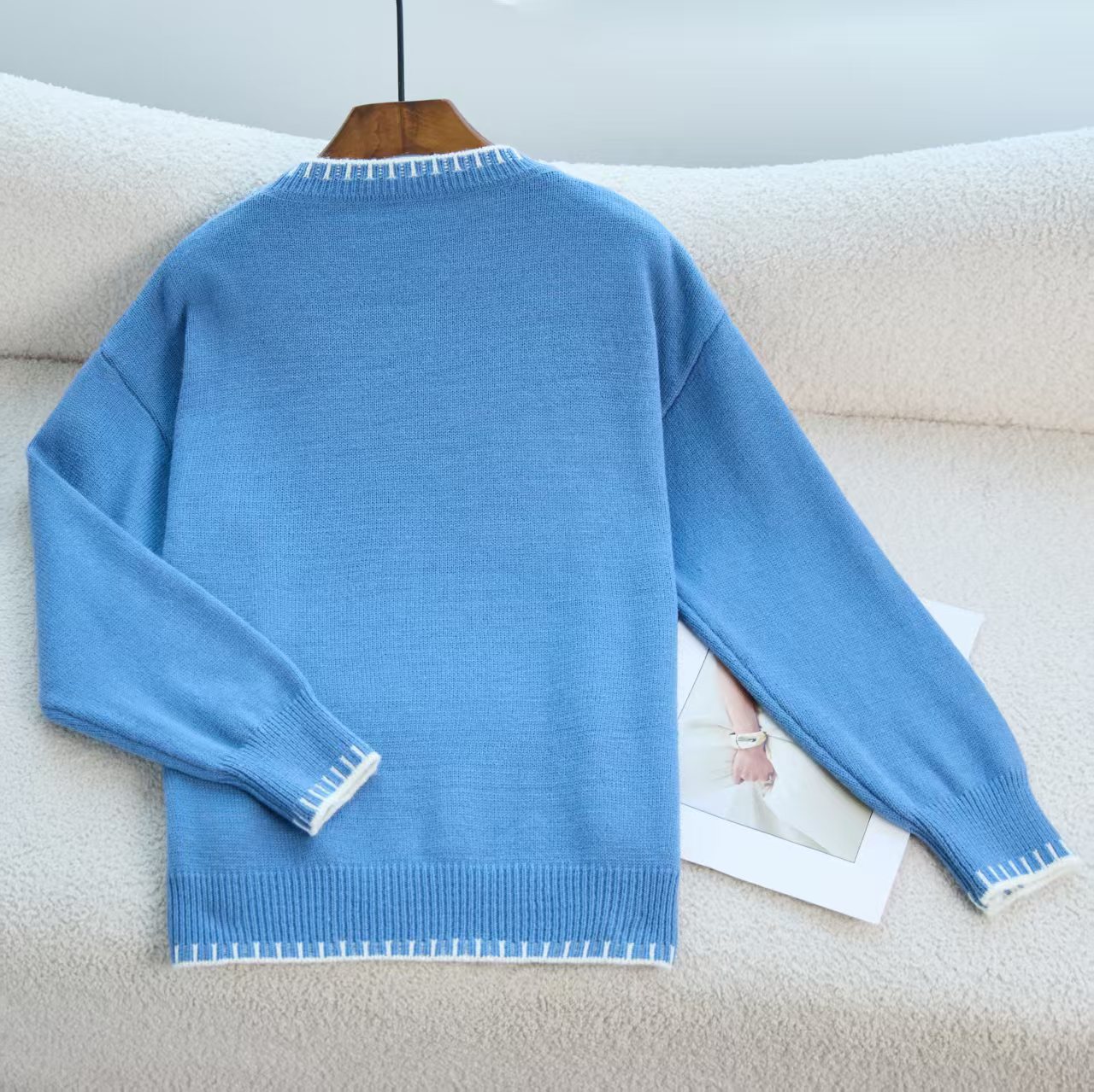 Amazon estación independiente otoño y invierno transfronterizo dulce versátil suelta larga manga de cuello redondo camiseta de punto de Navidad suéter mujer