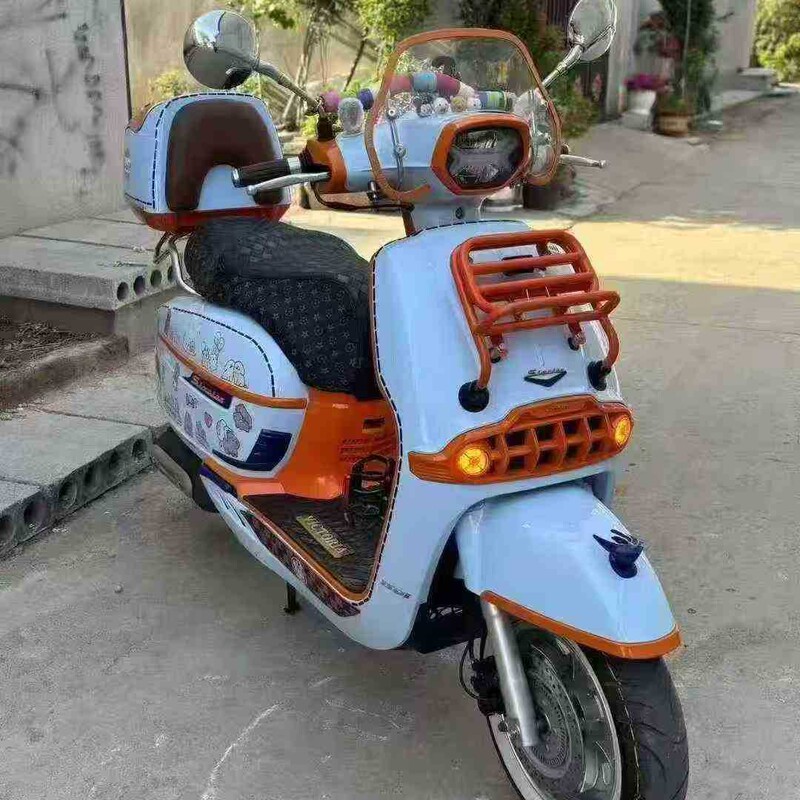 Victoria 150I Gulf Oil Edition, Stylish Retro Scooter, National Iv Efi Fuel-Injected Motorcycle Victoria 150I Gulf Oil Edition, Stylish Retro Scooter, National Iv Efi Fuel-Injected Motorcycle