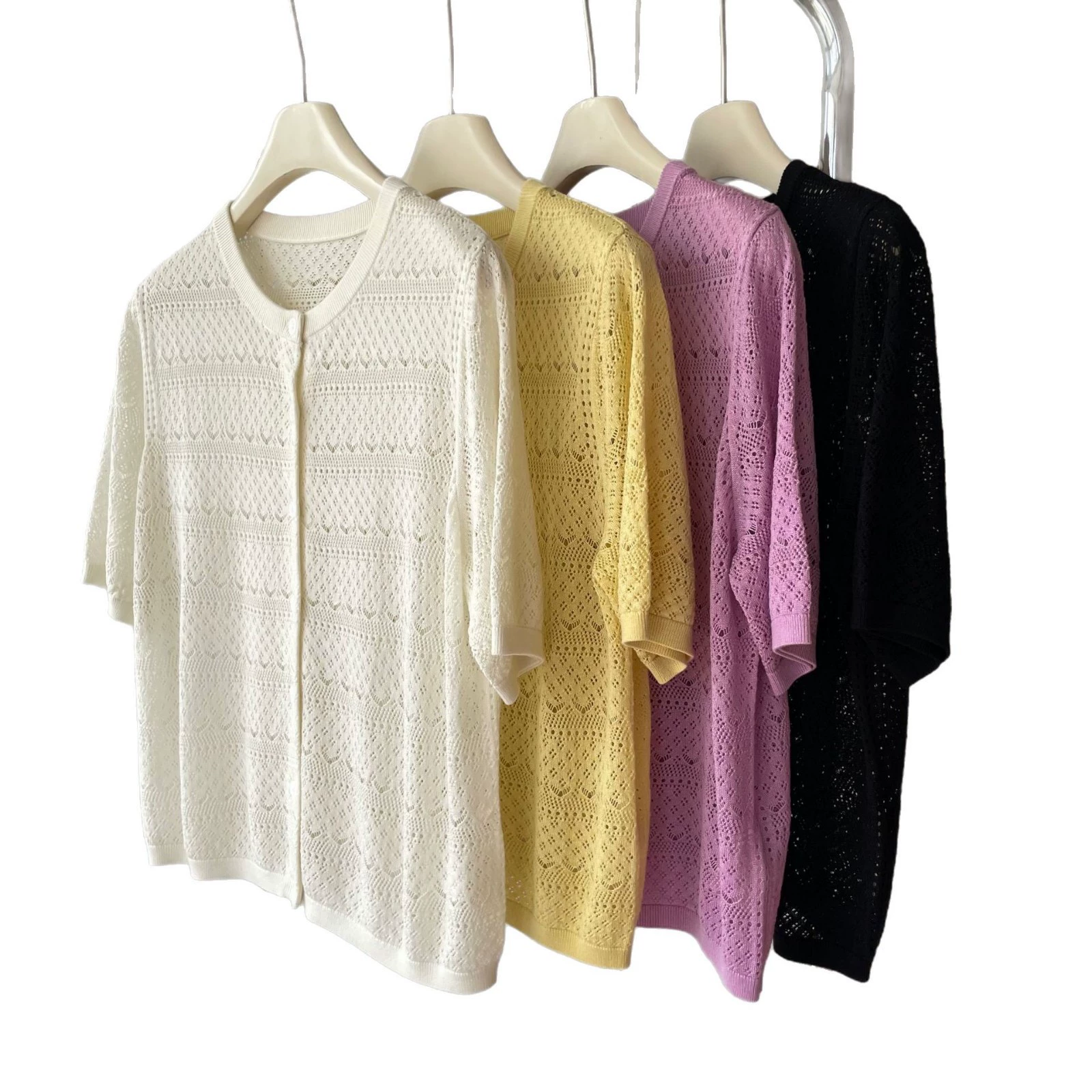 Силковый(?) comfortable knitted sweater with a round collar, with short sleeve