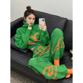 高级感小洋装两件套2024冬季慵懒风时尚绿色高领毛衣休闲裤套装女