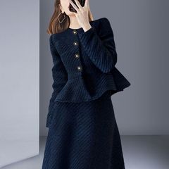 気質の優雅なスカートの女性2025秋冬の新型のフランス風の小さい香りの風の上着の半身のスカートの2つのセット