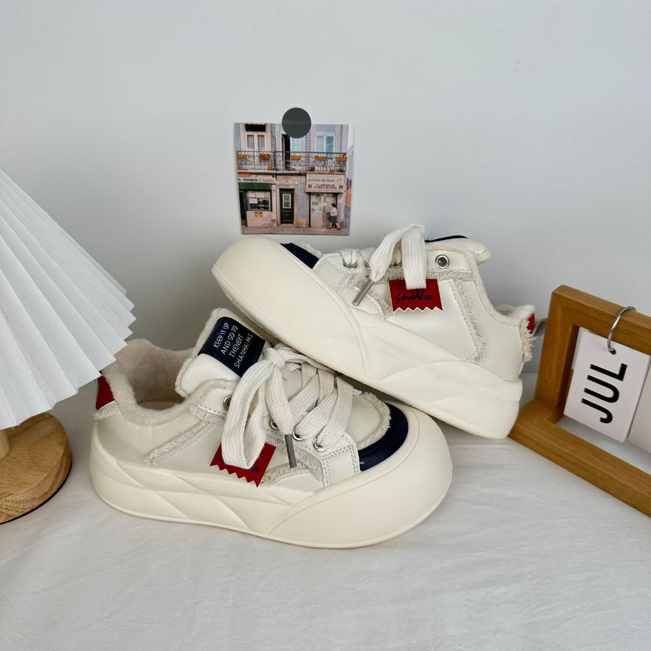 Yuanbo2024 invierno estudiantes calentamiento de algodón zapatos de mujer de suela gruesa de altura baja con zapatos de lana de estilo coreano