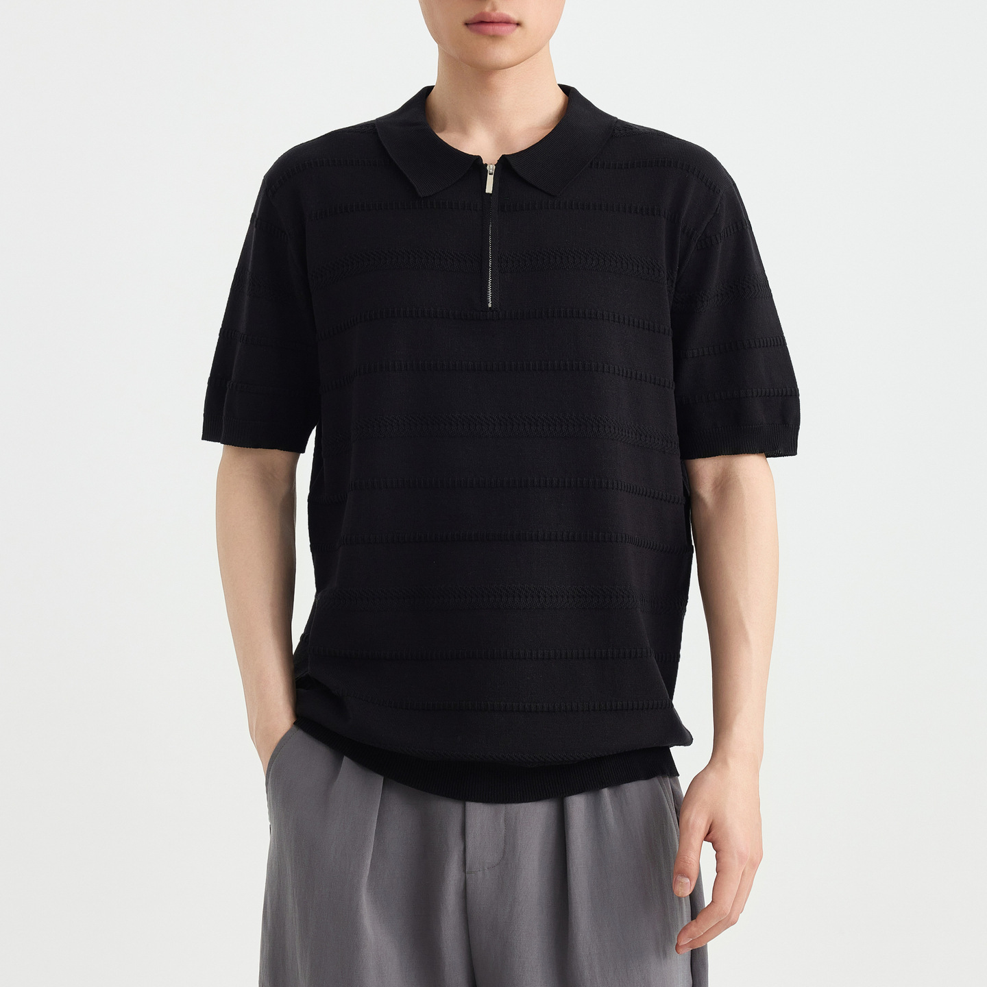 Áo polo nam tay ngắn cổ bẻ phối khóa kéo một nửa, chất liệu dệt kim hoa văn jacquard — đen