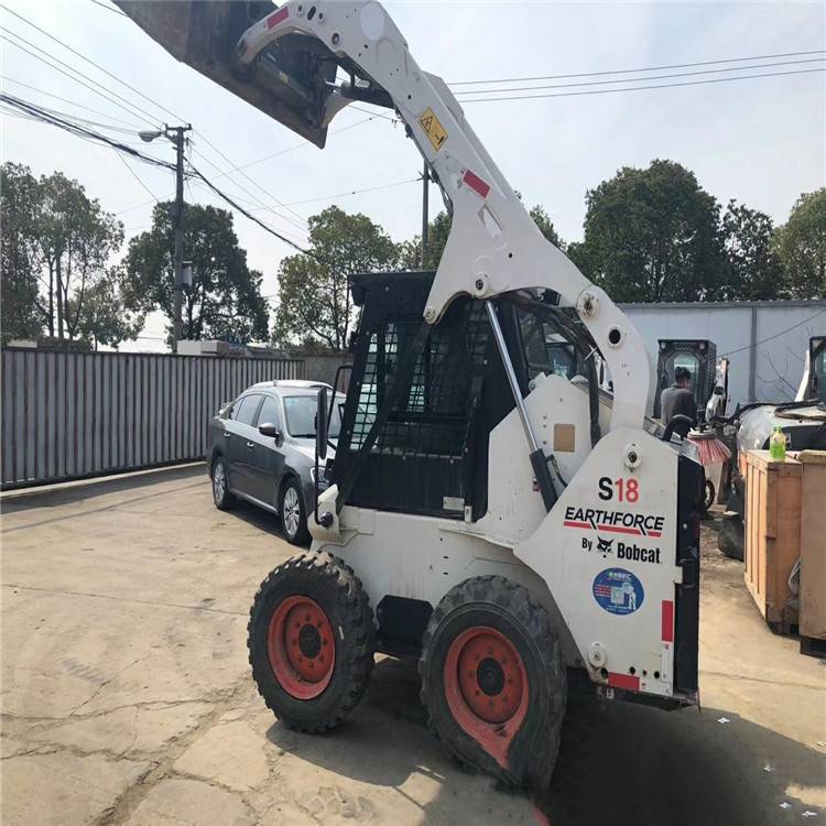 供应山猫S18滑移装载机 山猫S18扫地机