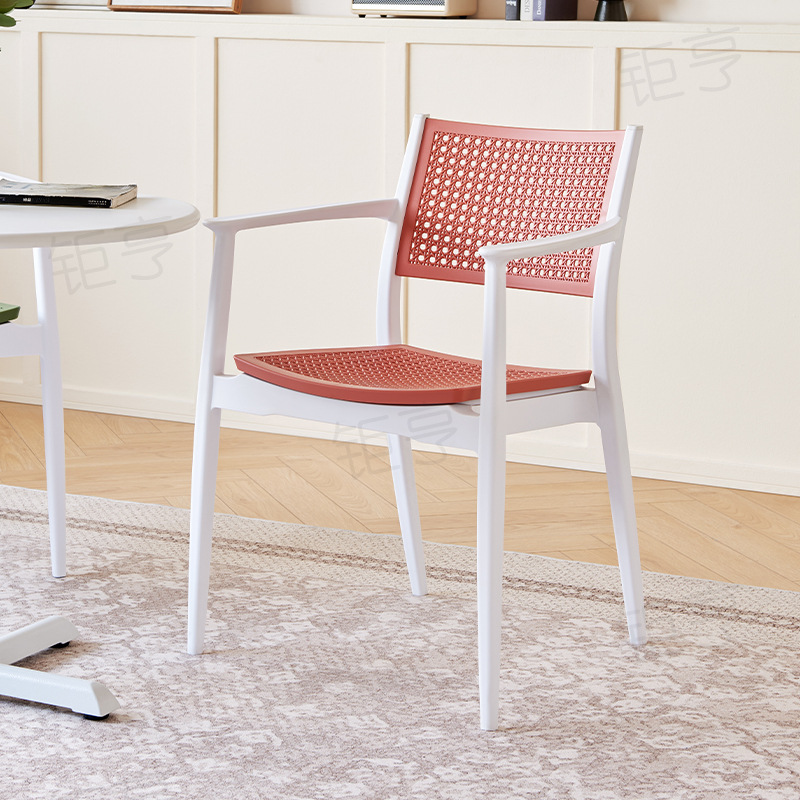 PP silla de plástico al aire libre silla de respaldo especial zona de ocio interior silla de vinos moderna simple silla apilada en stock