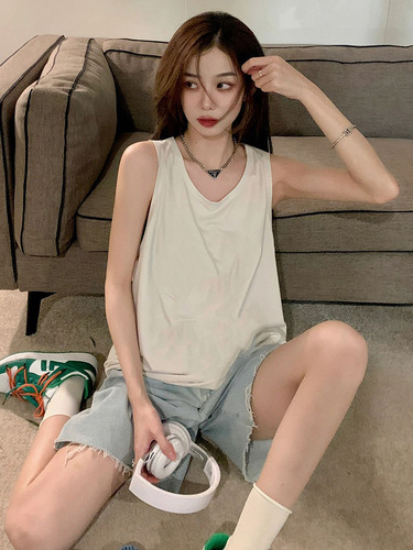 A wholesale loose round neck sleeveless backless women's sporty casual printed top for large sizes in Korean style