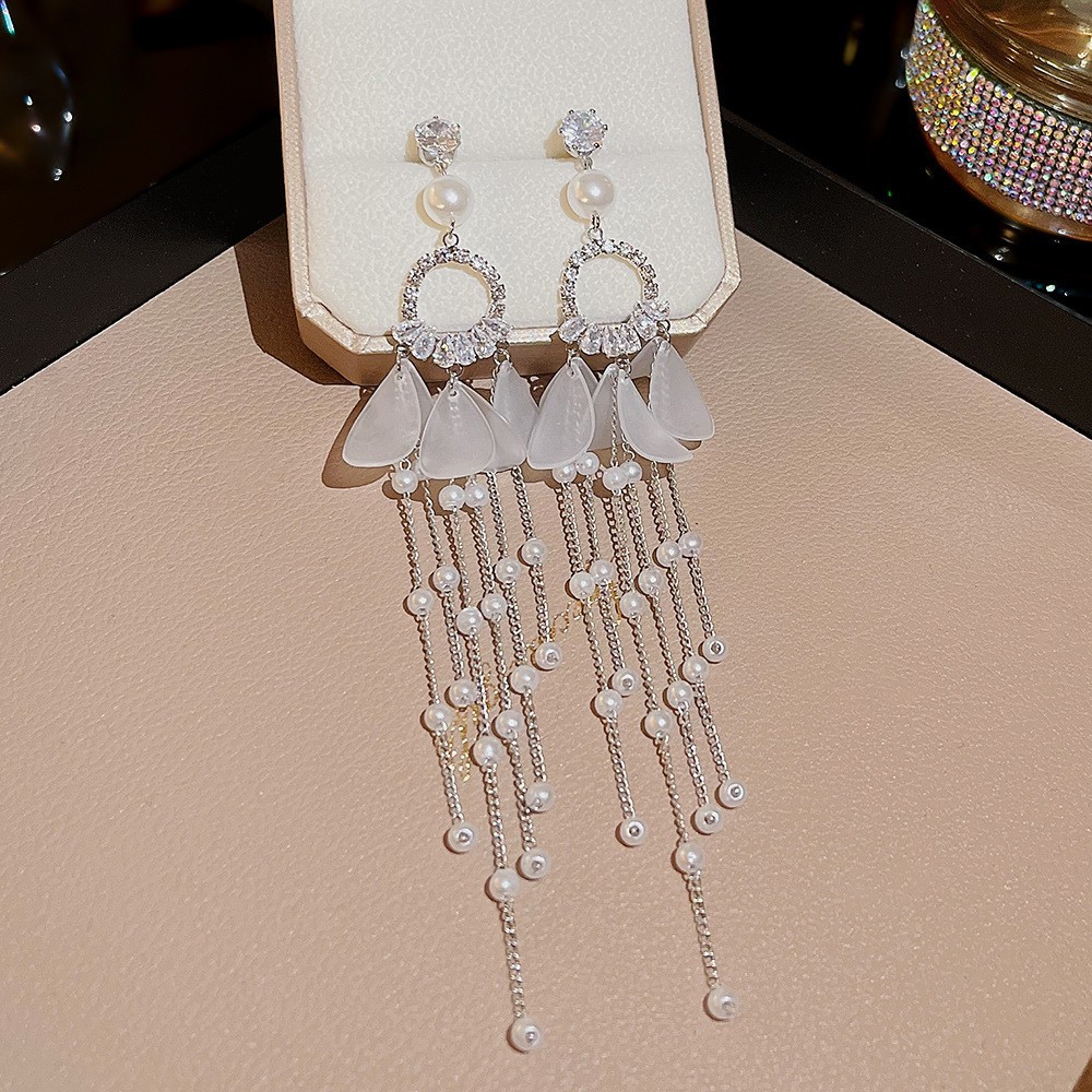 S925 aguja de plata elegante borla pendientes de alta gama simple cara de adelgazamiento pendientes de todo fósforo estilo coreano nuevos pendientes de moda al por mayor