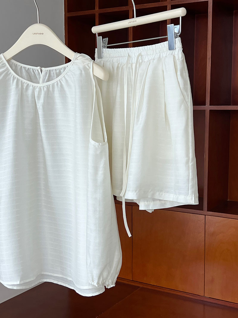 Texture Hollow Out Cutout Out Shoulder Baring Sun Protection Tencel Top Shorts Two Piece Set Suit Summer