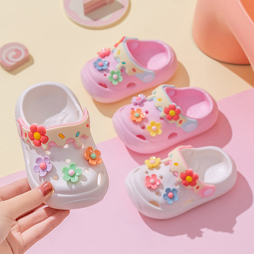 Children's Flower Hole Shoes for Girls, 2024 Summer New Model, Eva Outer Wear Soft Sole Anti-Slip Baby Head Covering Cool Slippers