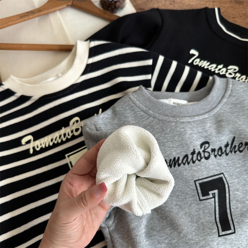 Suéter de los niños de invierno nuevos niños y niñas bebé, además de terciopelo engrosada Jersey de rayas bebé letra impresa superior