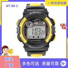 火热新品电子表学生多功能手表男士运动款休闲夜光手表工厂批发