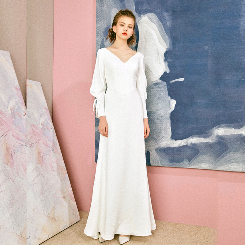 French Retro Light Wedding Dress Accessible Luxury New V-Neck Backless Banquet Satin Wedding Dress Women's Long-Sleeved Going Out Gauze Travel Photography