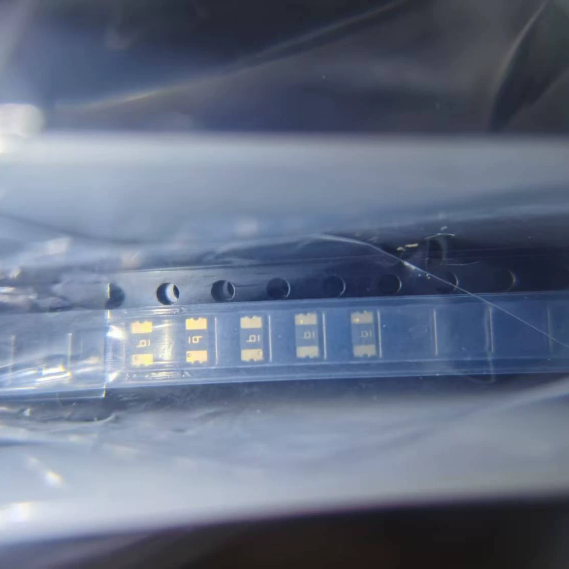 1206 патч самовосстанавливающийся предохранитель 6V 1A 1.1A 1100MA PPTC MF-N SMF110-2