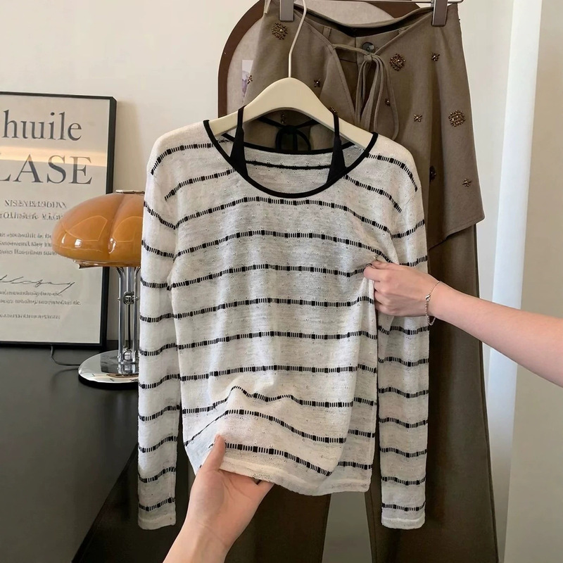 Korean-style retro black and white striped off-shoulder long-sleeve T-shirt for women, summer thin loose-fit versatile top two-piece set Korean-style retro black and white striped off-shoulder long-sleeve T-shirt for women, summer thin loose-fit versatile top two-piece set