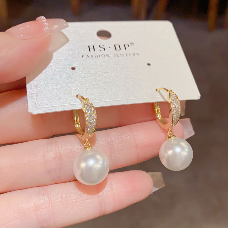 Niche Fashion Light Luxury Versatile Pearl Pendant Zircon Earrings for Women with a Gentle and Elegant High-End Feel Wholesale