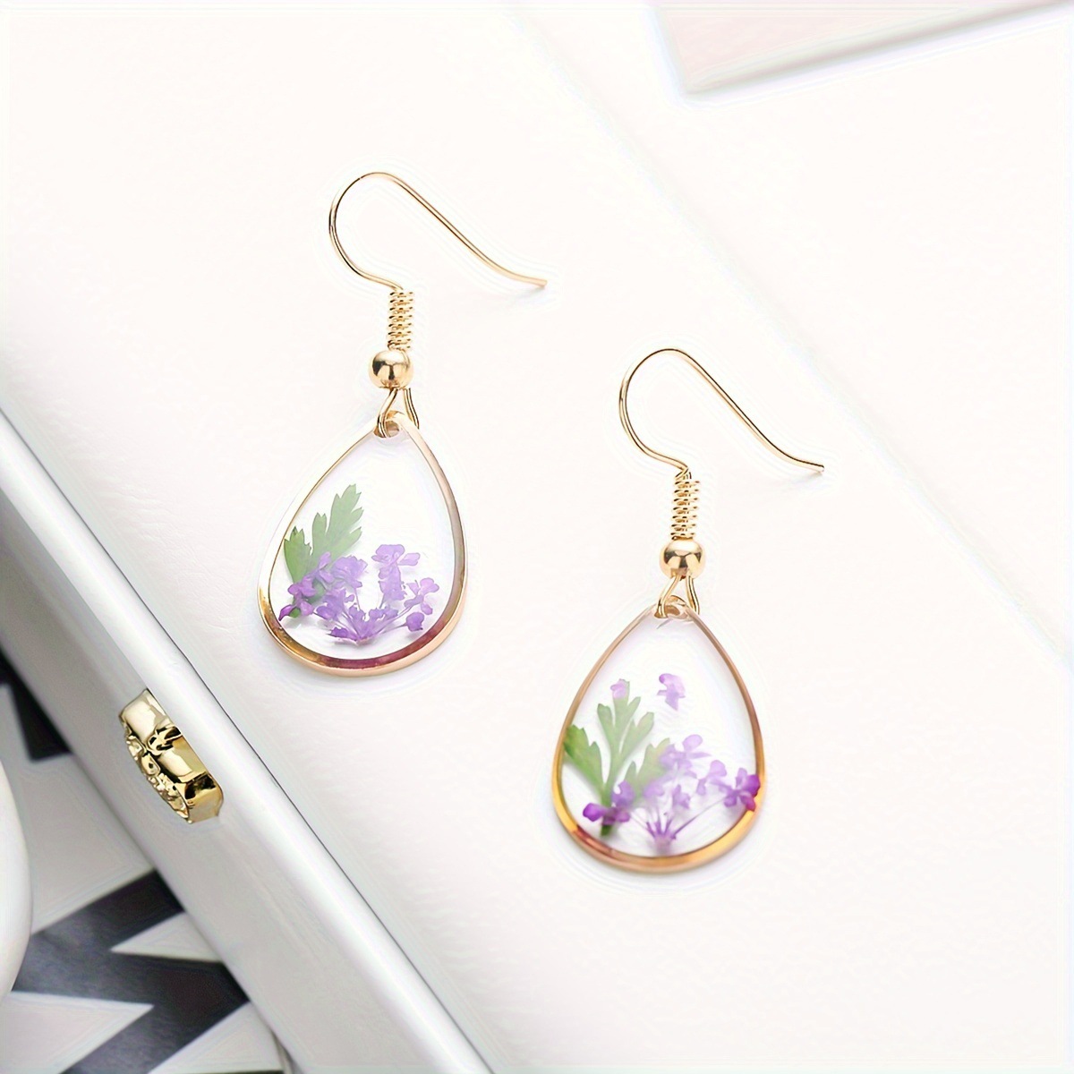 Gancho de oreja de flor seca de flor real para mujer nuevo temperamento de moda Pendientes de lujo ligero de alta gama estilo ins pendientes de moda simples y versátiles