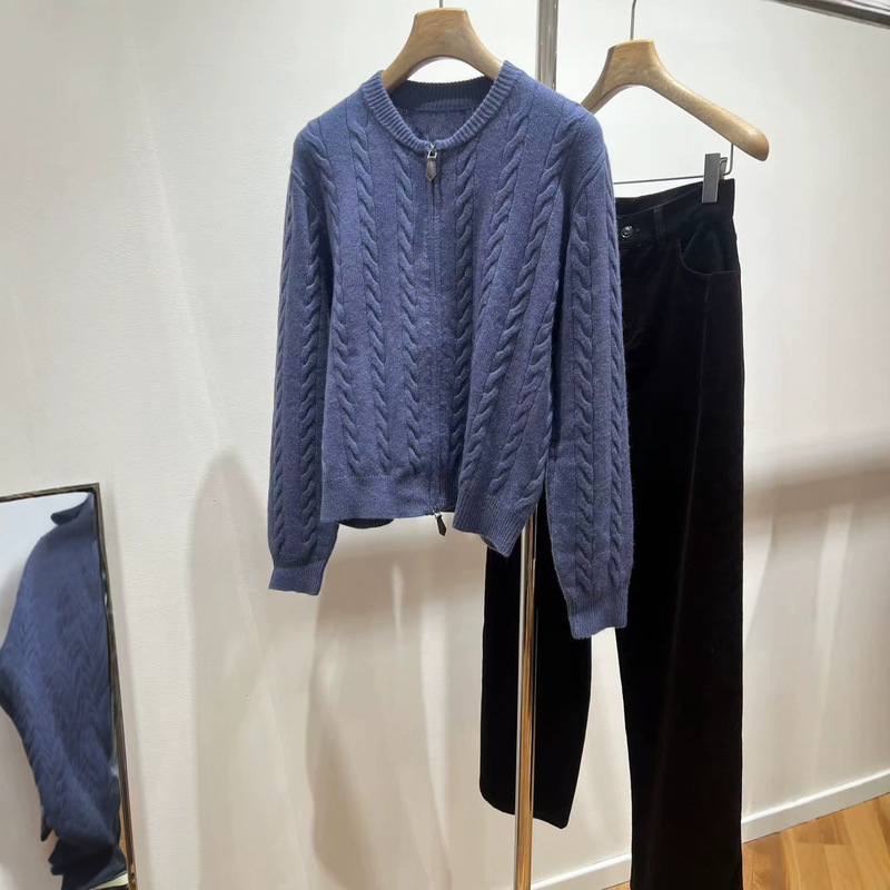 2026 Autumn/Winter New Collection: Retro-style, round-neck, textured knit, loose-fitting, soft and versatile, casual sweater cardigan for women