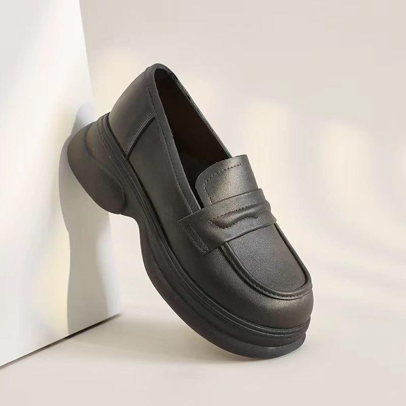 Маленькие белые туфли на толстой подошве Женская весна 2025 Новый кекс Студенческая ретро Британский стиль Lefu обувь одна педаль обувь женщина