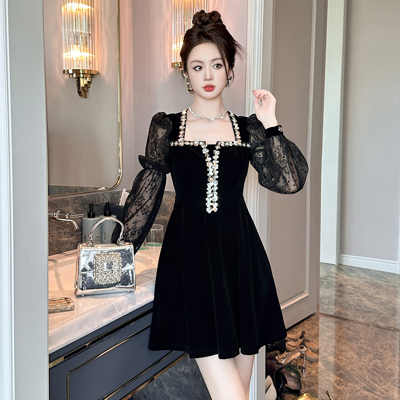 Váy sinh nhật cổ vuông tay phồng ôm eo nữ — Màu đen