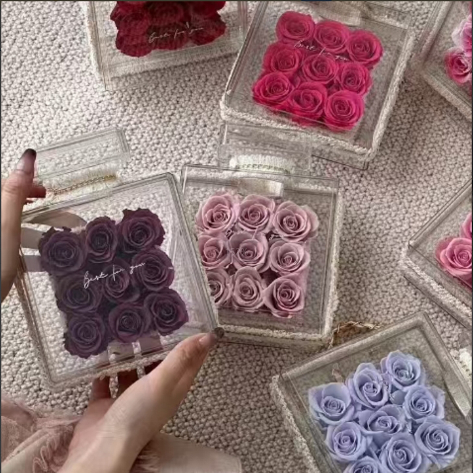 Flor eterna Botella de perfume rosa Caja de regalo de acrílico terminado Regalo de flor real del día de San Valentín Flor eterna Adornos de alta calidad