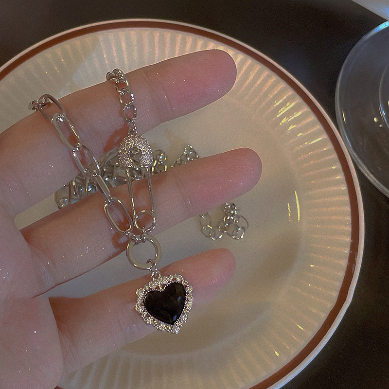 Collar de corazón negro con diamantes para mujer vintage_voghion.com