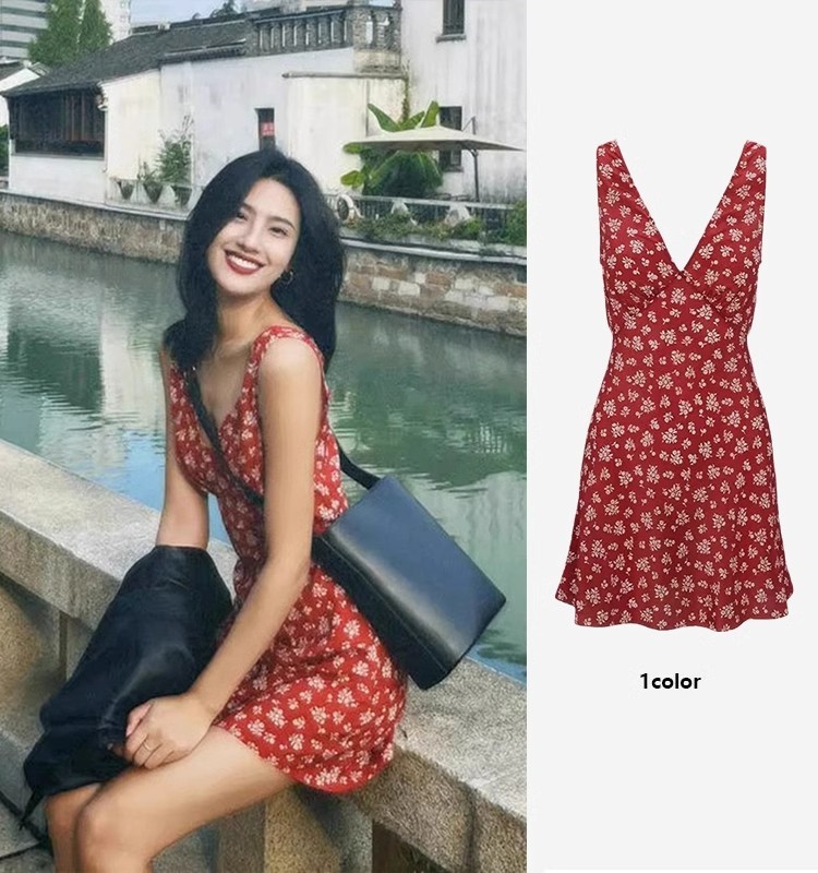 赤いレトロな花のストラップのワンピースの女性の夏の新型のお茶は純粋な欲のフランスの気質のvネックの香港風のショートスカートです。|undefined