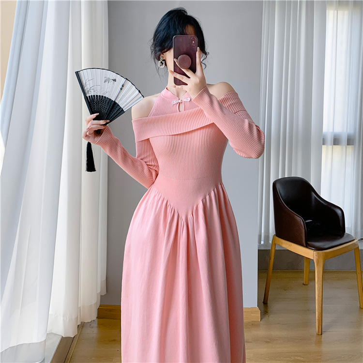 Collection automne/hiver 2024 : Cheongsam deux pièces de style chinois revisité, à porter avec un manteau et une robe en maille._voghion.com