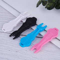 Guitar Stringing Tool Accessories: Folk Guitar String Removal Kit, String Pins, String Retention Cones, and String Removal Device—A Handy Tool for Changing Guitar Strings