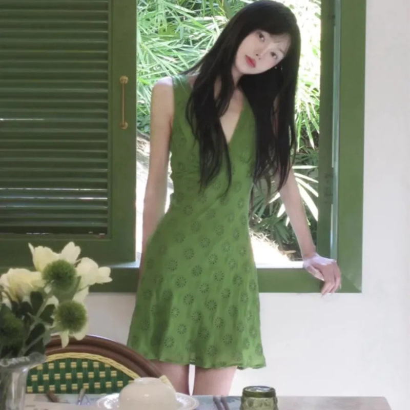 复古绿色V领无袖连衣裙女法式气质辣妹修身显瘦小个子短裙夏|undefined
