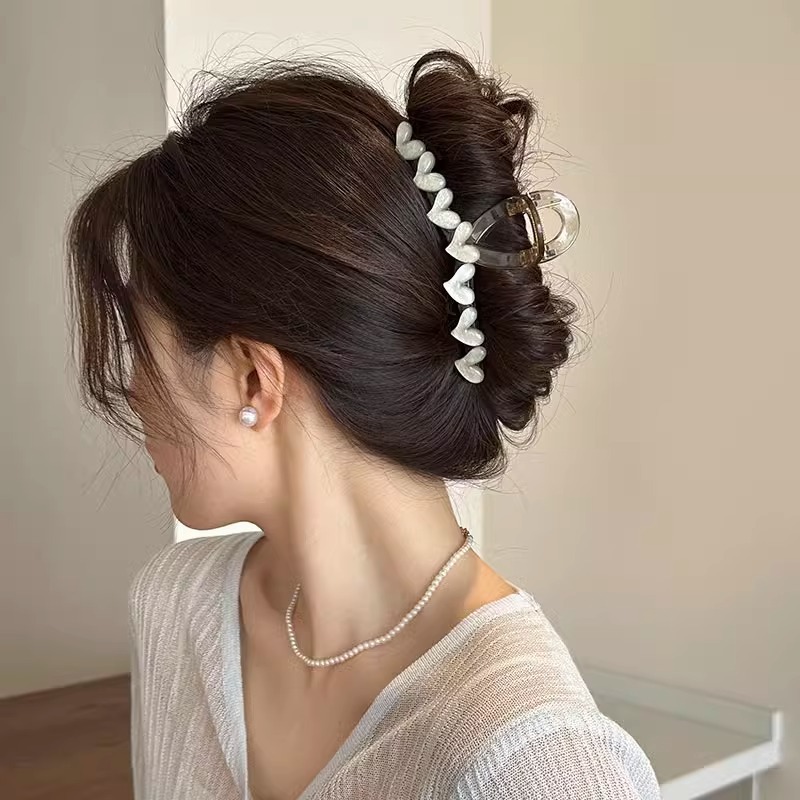 韓国のアクリルのヘアピンの女性の後頭部のヘアクリップの頭飾りネットの赤い真珠のクリップの気質の愛のサメのクリップ