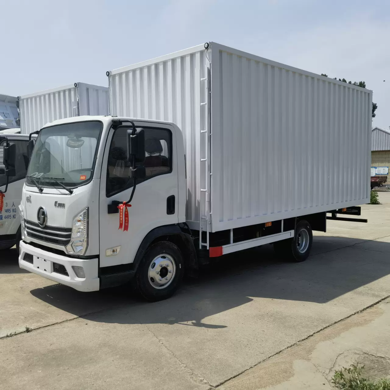 跨境重汽豪沃9米6集装箱车371马力8x4厢式物流运输车冷藏保温箱