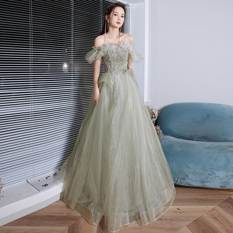 Nuevo vestido de noche elegante y sencillo con hombros descubiertos para el verano 2026, con exquisita artesanía, vestido de hada para reuniones anuales.