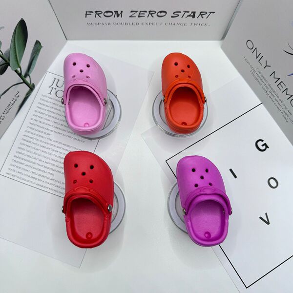 Three dimensional cute sandals