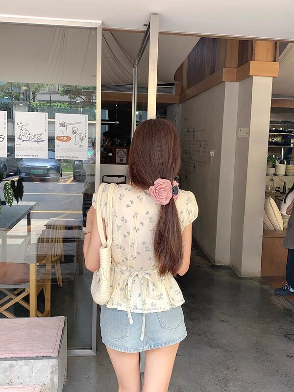 法式蕾丝花边V领短袖碎花衬衫2025夏季新款修身显瘦纯欲上衣女潮|undefined