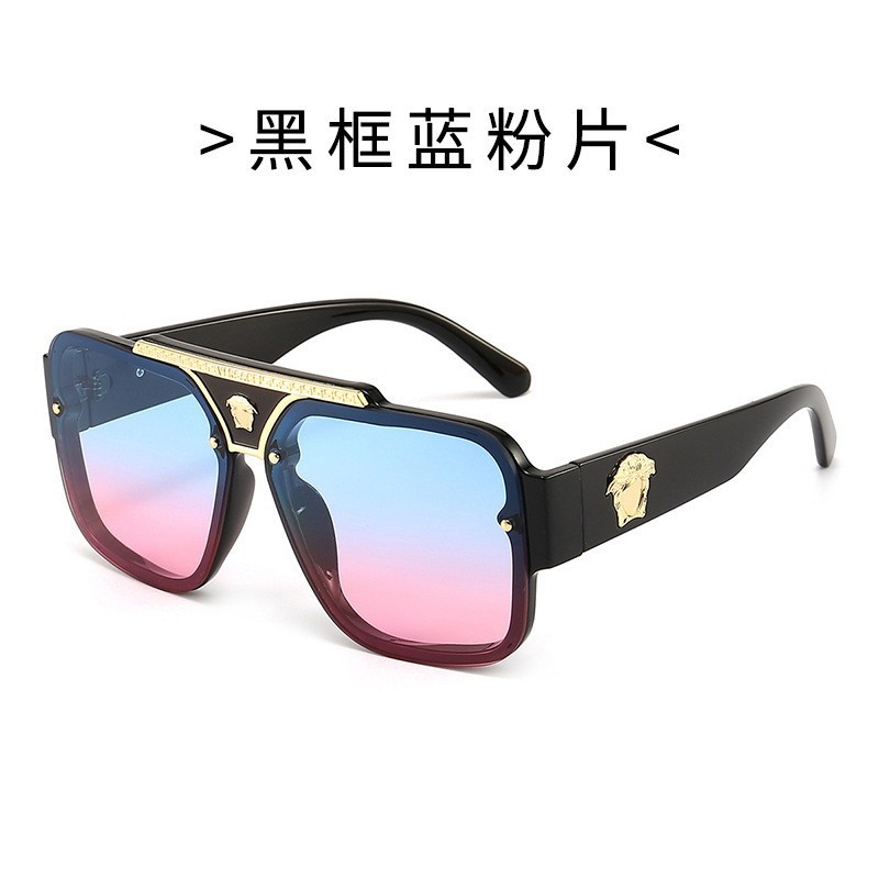 파란색 상단과 분홍색 상단이 있는 검정색 프레임