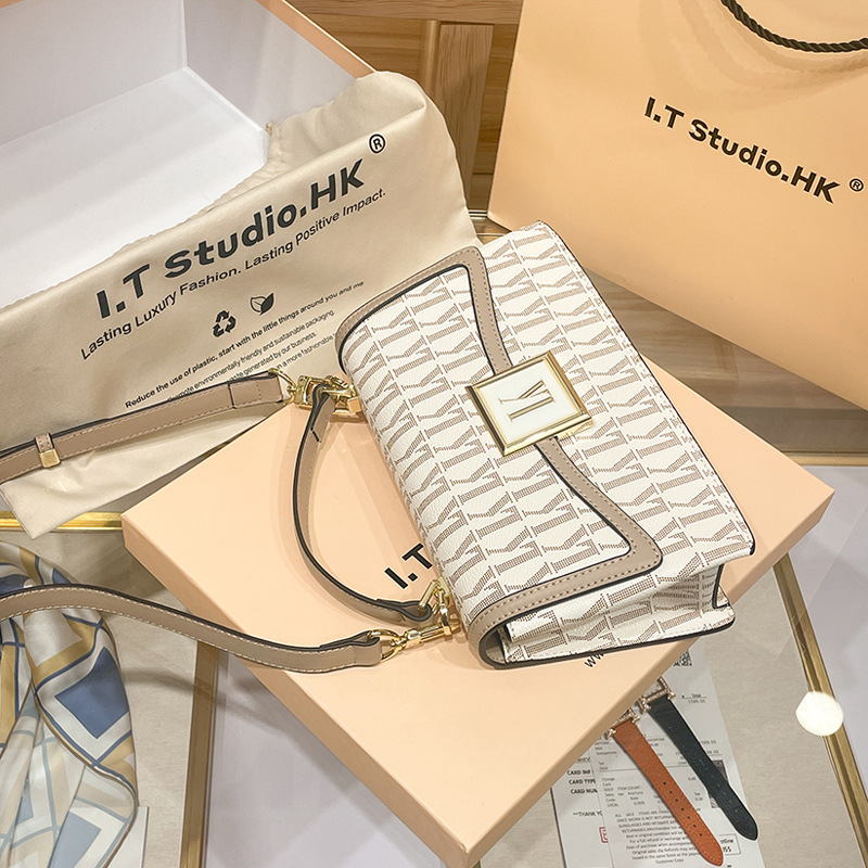 Hong Kong niche leisure leather square for crossbody versatile handheld one shoulder women's 2024 new small bag_voghion.com