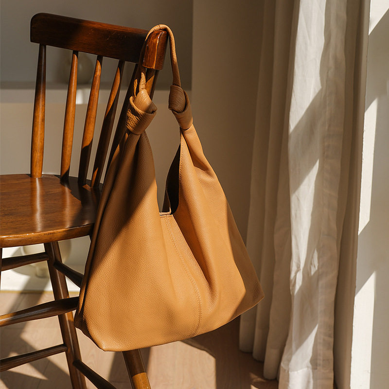 Bolsos de mujer muy vendidos del mismo estilo que las celebridades, bolsos de alta gama, bolsos de mano para ir al trabajo, bolsos versátiles para las axilas, bolsos de piel de vaca suave para mujer