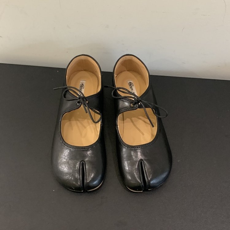 Zapatos franceses de fondo plano y poco profundo para mujeres 2026 otoño nuevo dedo con zapatos de ballet de pezuña de cerdo