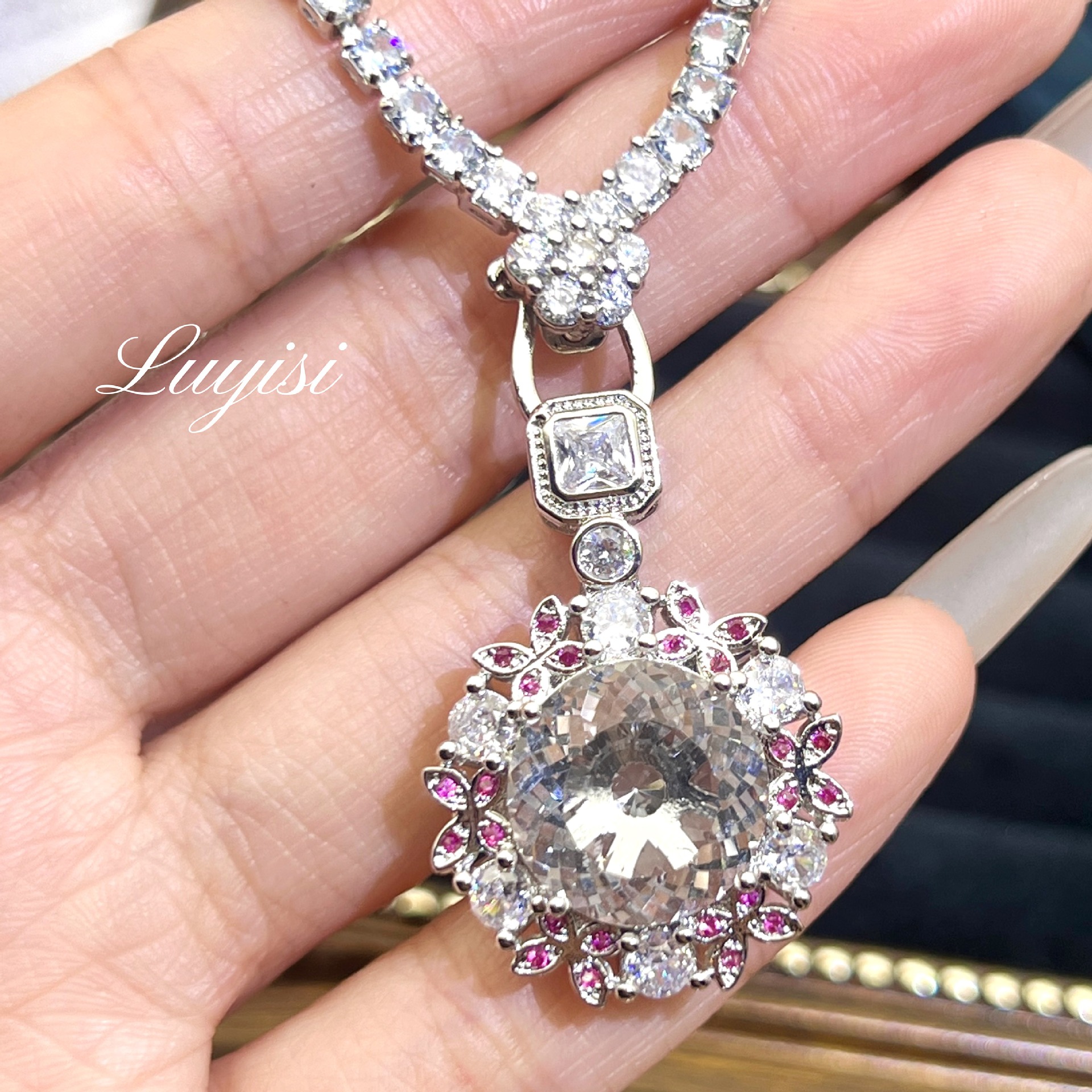 화이트 다이아몬드 펜던트 [체인 제외]