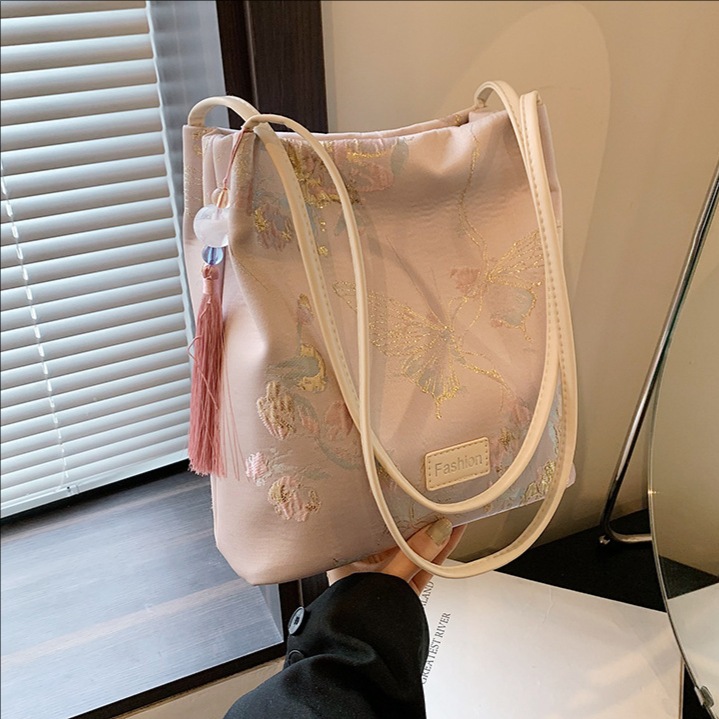 Personalización de fábrica nuevos bolsos de estilo chino para mujer verano nueva moda estilo nacional bordado bolso de cubo casual bolso de hombro de todo fósforo