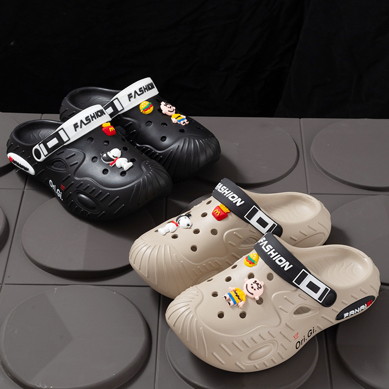 New Trendy Snoopy Hole Shoes Soft Sole Comfortable Outer Wear Fashionable Simple Home Comfortable Casual Lightweight Slippers