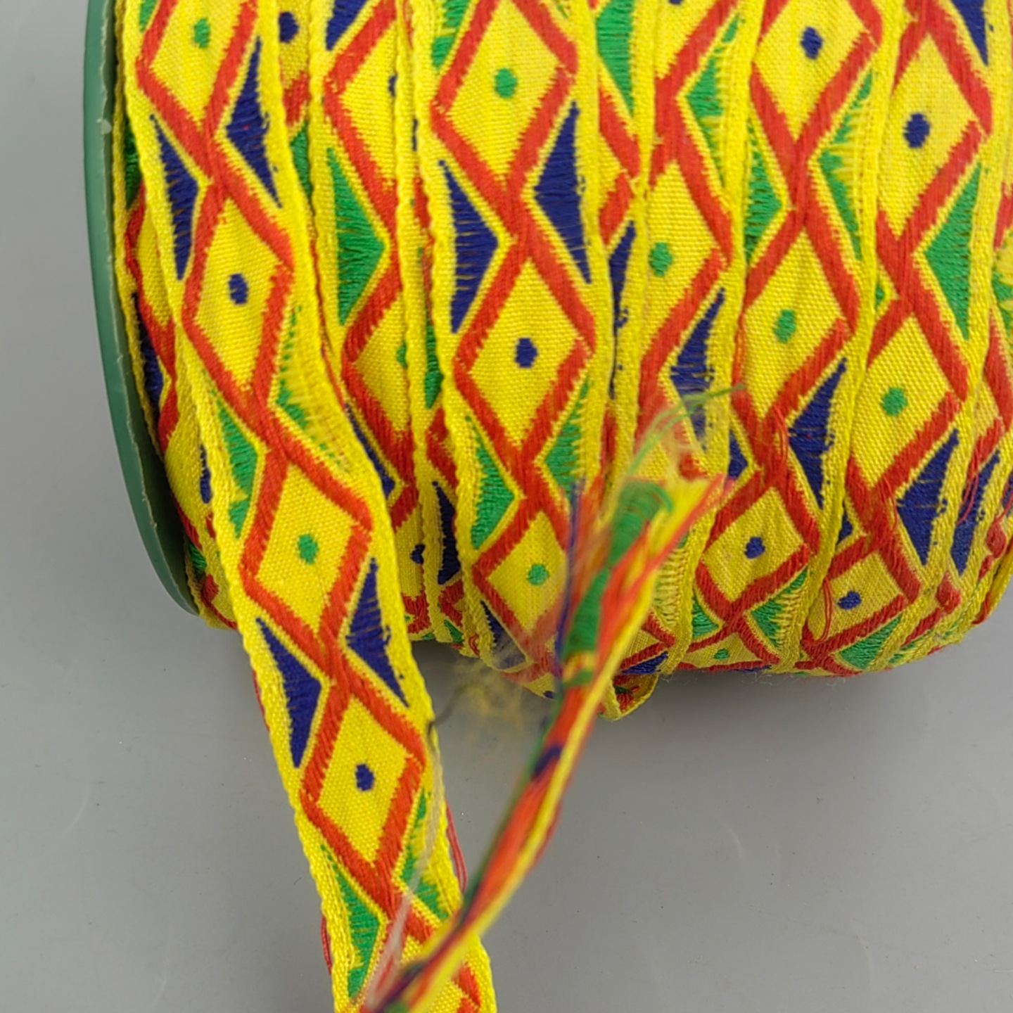 黄色几何花边-2