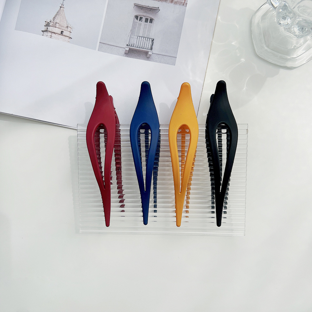 Simple Style Solid Color Plastic Hollow Out Hair Clip 1 Piece display picture 3