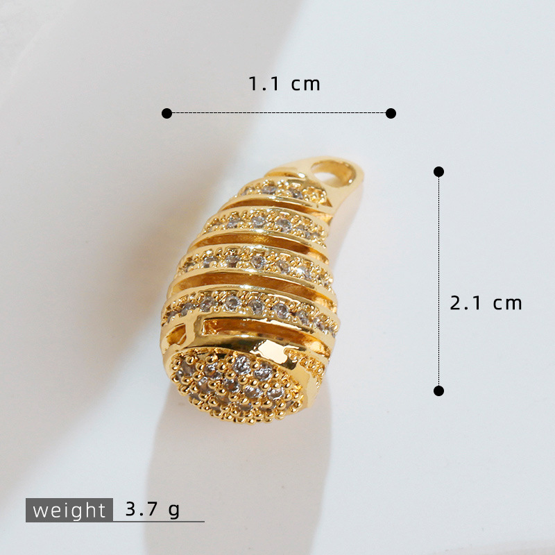 Europa y los Estados Unidos espiral gota de cobre micro incrustación 18K oro chapado retro simple moda transfronteriza colgante de collar de venta caliente de mujer