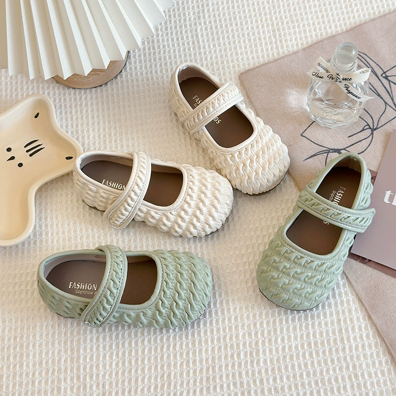 Маленькие кожаные туфли для девочек весной и осенью 2025 года новый нишевый дизайн дикая обувь принцессы детская обувь на мягкой подошве