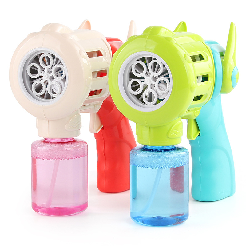 Verano nueva pistola de burbujas automática de cinco agujeros de mano juguete de ocio para niños pistola de burbujas eléctrica fábrica al por mayor