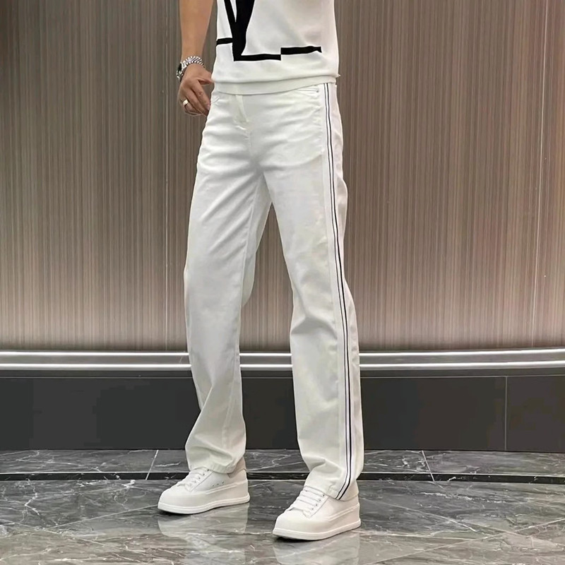 Otoño nuevos pantalones vaqueros elásticos de moda para hombres Pantalones rectos sueltos de cinta lateral juvenil pantalones de pierna ancha lavados versátiles